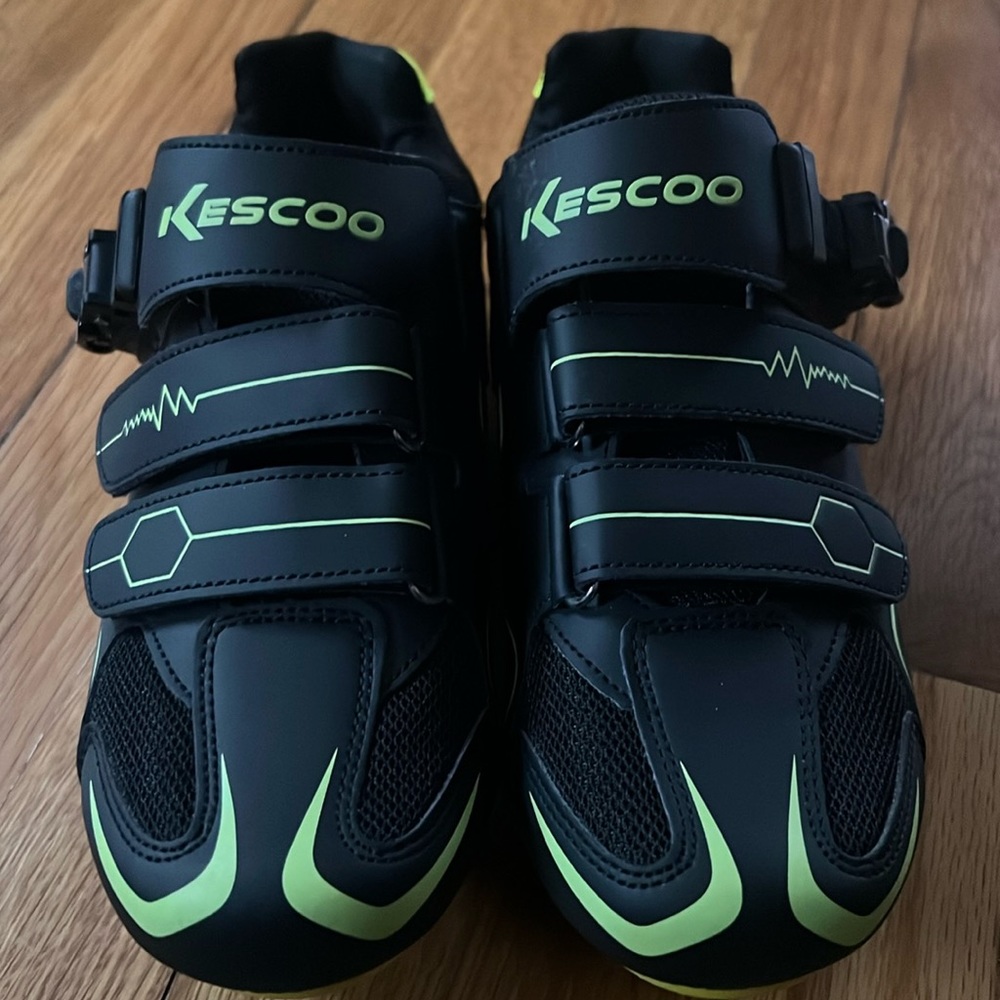 Kescoo. Unisex bike shoes. Delta cleats clip, indoor and outdoor shoes.